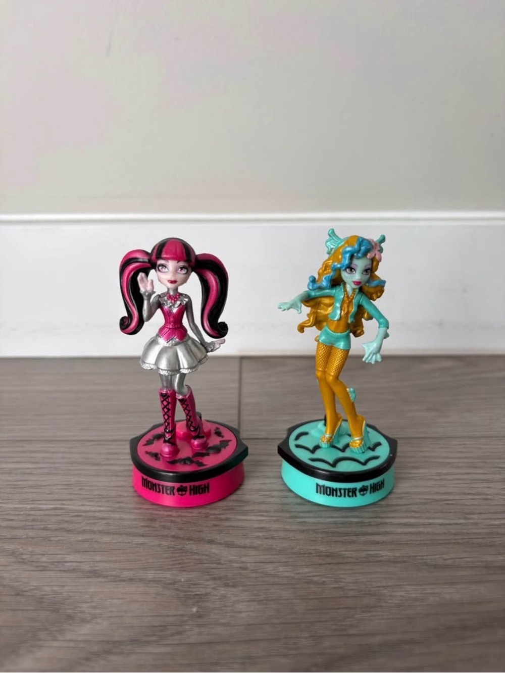 Monster High Apptivity Finders Creepers Draculaura and Lagoona Blue